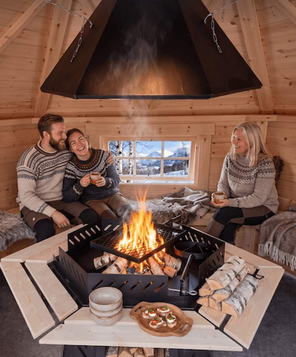 Gapahuk 6 m2 Royal med grill og benker - Buet vegg
