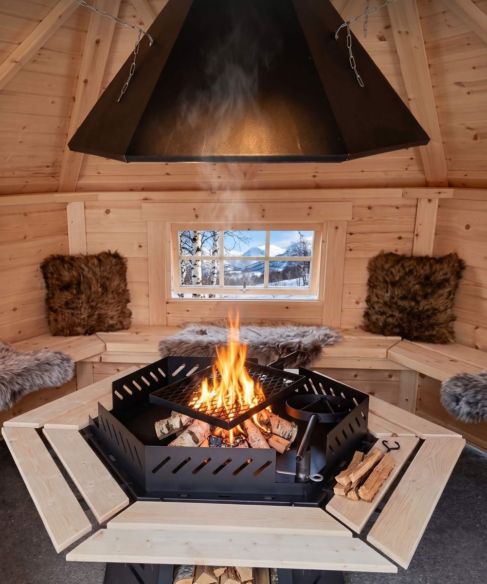 Gapahuk 6 m2 Royal med grill og benker - Buet vegg